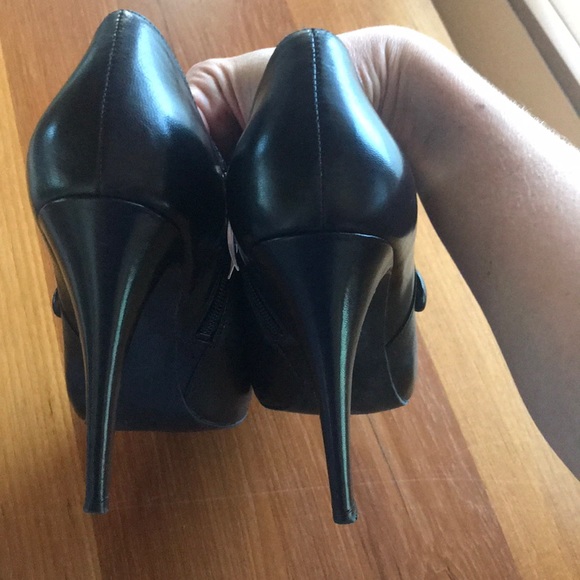 Women’s Guess shoes - Picture 4 of 5